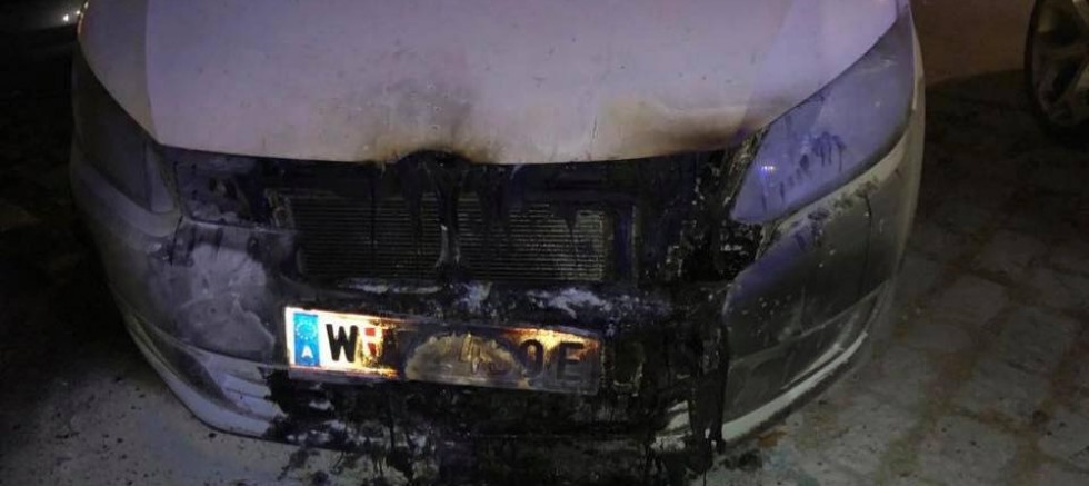 Avusturya’da Yılbaşında Atılan Havai Fişek Aracı Yaktı