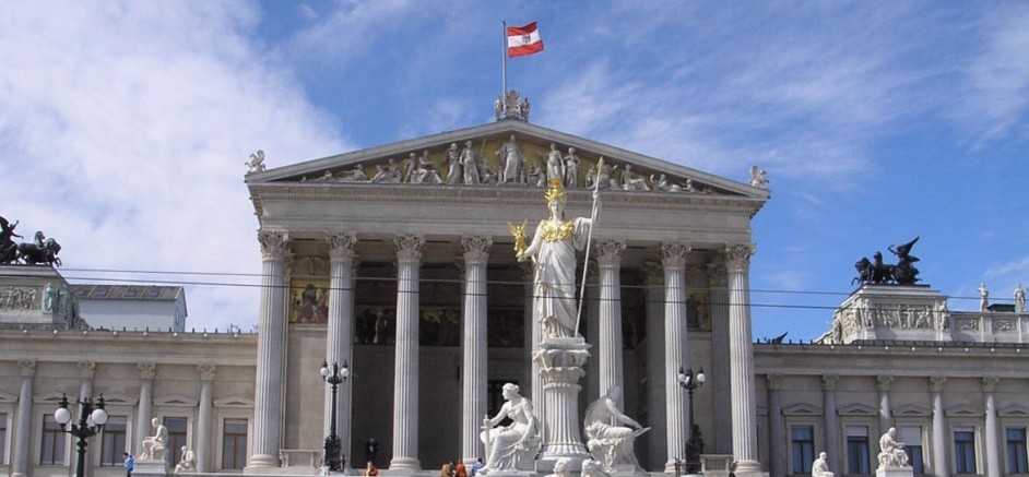 Avusturya Başbakanı ve Bakanlar Bir Aylık Maaşlarını Bağışladı