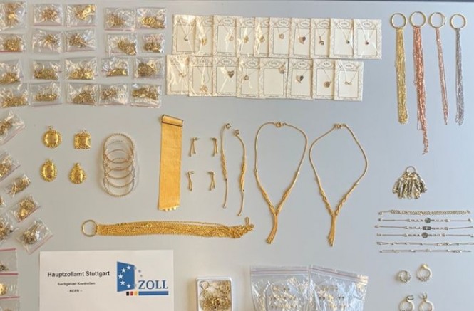 İstanbul’dan Almanya Stutgart Havalimanına Seyahat Eden Yolcudan 1.5 Kilo Altın Çıktı