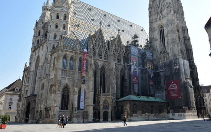 Viyana’da Afgan Uyruklu bir kişi Aziz Stephan Katedrali (Stephansdom) Klisesinde İslami Slogan Attı