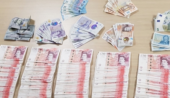 Sırbistan Batrovci sınırında Iraklı Yolcudan 36 bin Sterlin çıktı