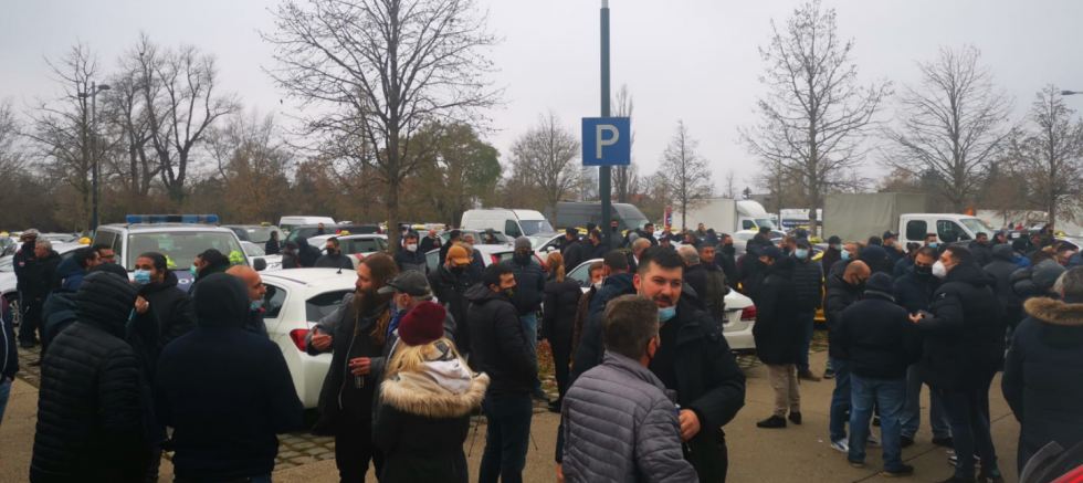 Viyana’da Taksiciler Yeni Çıkacak Kanunu Protesto Etti