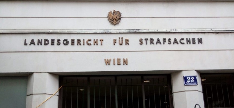 Avusturya’da 40 yaşındaki bir baba üvey kızını hamile bıraktı