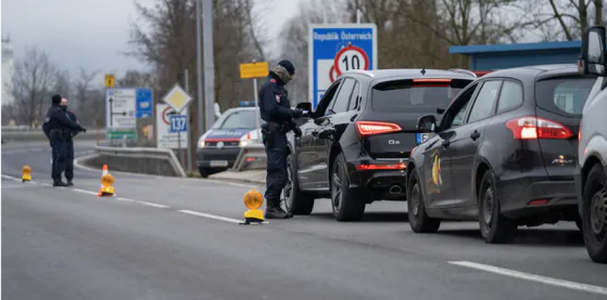 Avusturya Sınır Kontrollerinde 55 bin kişi 10 günlük karantinaya alındı