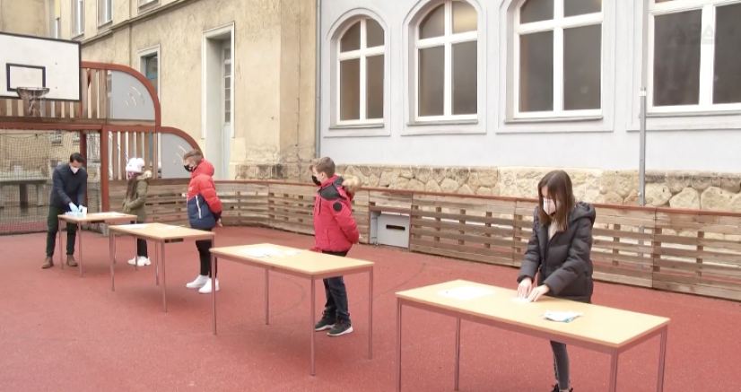 Avusturya’da Eğitimin ilk gününde Ebeveynler bir kısmı çocuklarının Covid-19 testini reddetti