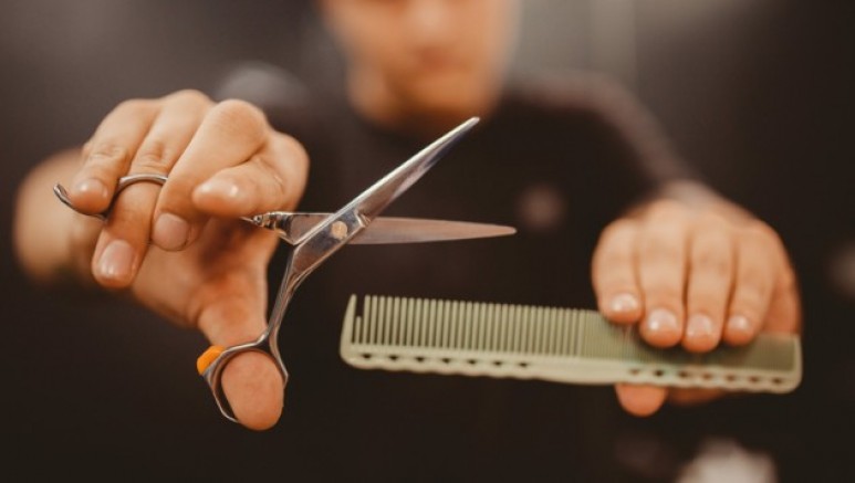 Avusturya’da Kovid-19 Tedbirlerine Uymayan Kuaför Salonuna üst üste iki baskın ve 20 tutanak tutuldu