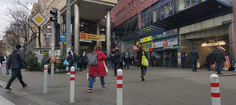 Avusturya Sağlık Bakanı Anschober açık alanlarda maske takılsın