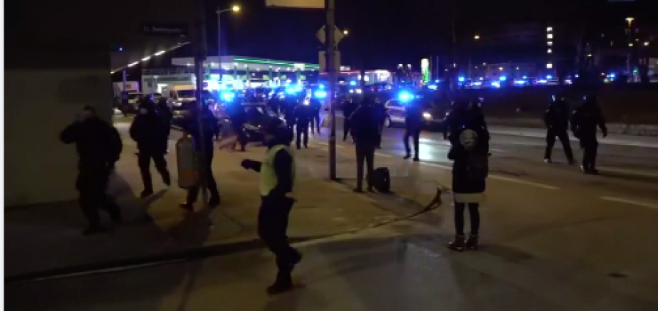 Viyana’da Polis yasağına rağmen Korona karşıtları protesto düzenledi