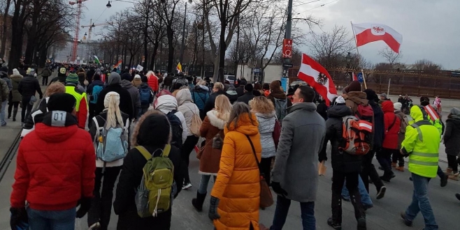 Viyana’da yasaklı Korona Protestosunda 4 kişi tutuklandı ve bin kişiye cezai işlem yapıldı