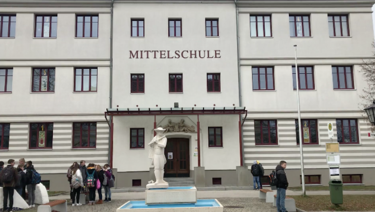 Avusturya’da aşılı olan öğrencilerde haftada bir defa PCR testi yapmak zorunda