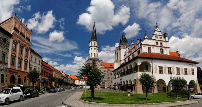Slovakya’da Avusturya gibi artan koronavirüs vakalarına karşı tam kapanmaya gitti