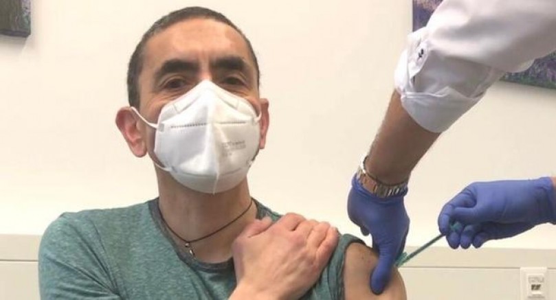 BioNTech’in CEO’su Uğur Şahin’den aşı olmadı iddialarına fotoğraflı yanıt