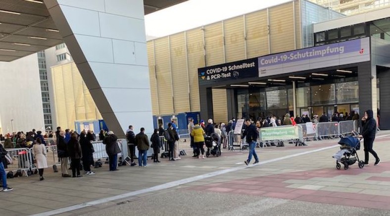 Viyana |  Austria Center’de para karşılığı sahte aşı sertifkası