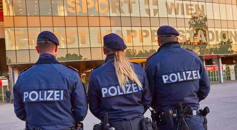 Avusturya’da aşı olmayanlara yönelik sokağa çıkma kısıtlaması 31 Ocak 2022 tarihine kadar uzatıldı