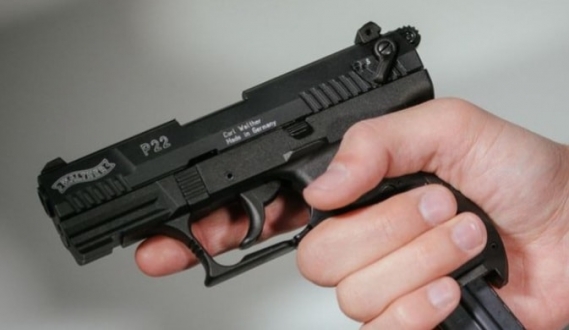 Avusturya’nın Wels şehrinde aşılı olan bir kişi aşısız herkesi vurmakla tehdit etti