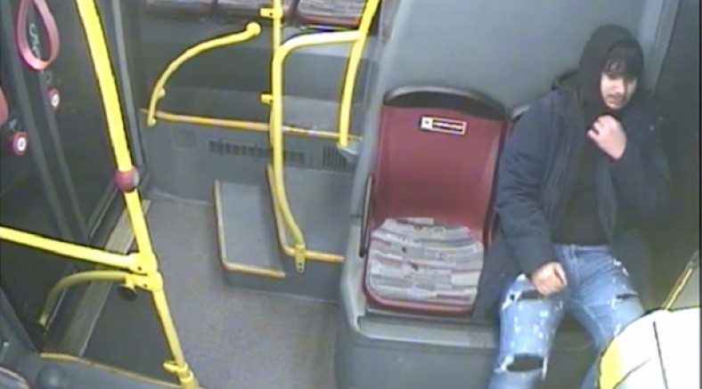 Viyana Polisi bu kişiyi arıyor! 28 yaşındaki birinden Para istedi alamayınca çeketinde bıçak olduğunu söyledi