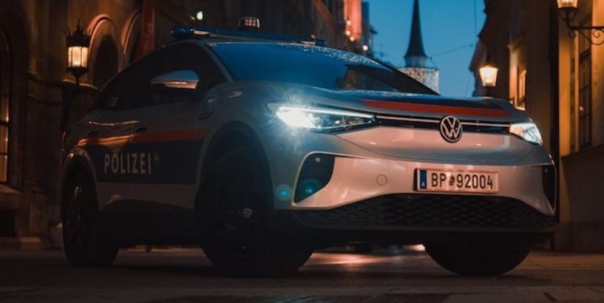 Viyana’da 48 yaşındaki bir kadın sevgilisini dövüp kapıyı kitledi! Yaralı adamın imdadına Polis yetişti