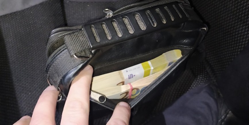 Sırbistan sınırında Alman gurbetçi arabasında 41 bin Euro yakalattı