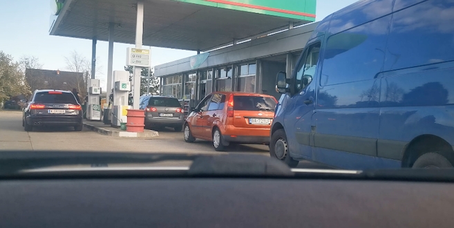 Macaristan’da artık yabancı plakalı araçlar 1,24 Euro’dan Akaryakıt alamıyacaklar