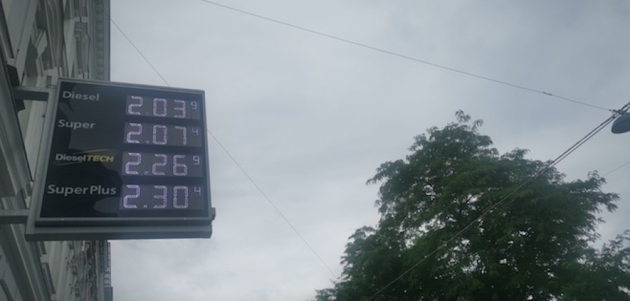Avusturya’da Akaryakıt fiyatları durmuyor! Benzin ve Dizelin litre fiyatı 2 Euro’yu geçti