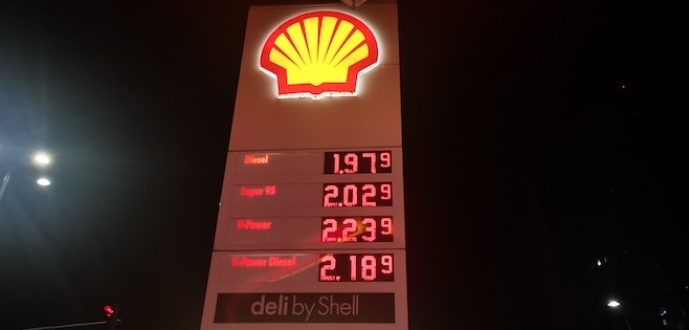 Viyana’da akaryakıt fiyatları yine yükseldi! Benzin 2,03 Euro, Motorin ise 1,98 Euro oldu