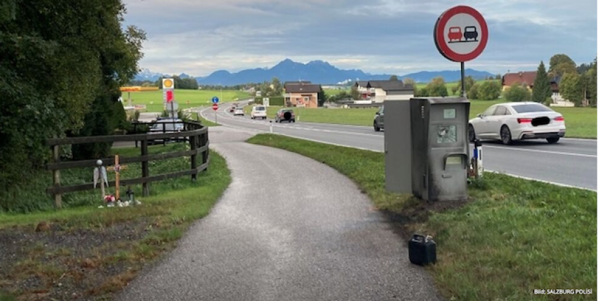 Avusturya Eugendorf’ta Radar cihazının camını kırıp benzin döküp yaktılar