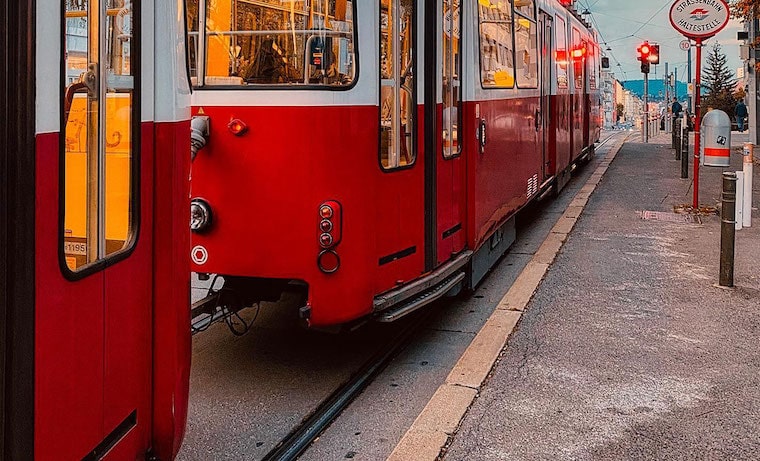 Viyana’nın göbeğinde vahşi saldırı! Landstrasse’de Güpegündüz bir adamı hem gasp hem de darp ettiler