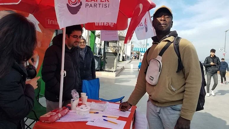 Zafer Partisinin Suriyeliler gitsin  kampanyasına Senegalli bir kişi de imza attı