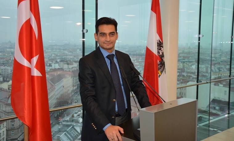 Elbistan’da Avusturya Mahallesi kampanyasına iş adamı Ergün Kuzugüdenli depremzedeler için 5 bin Euro bağışta bulundu