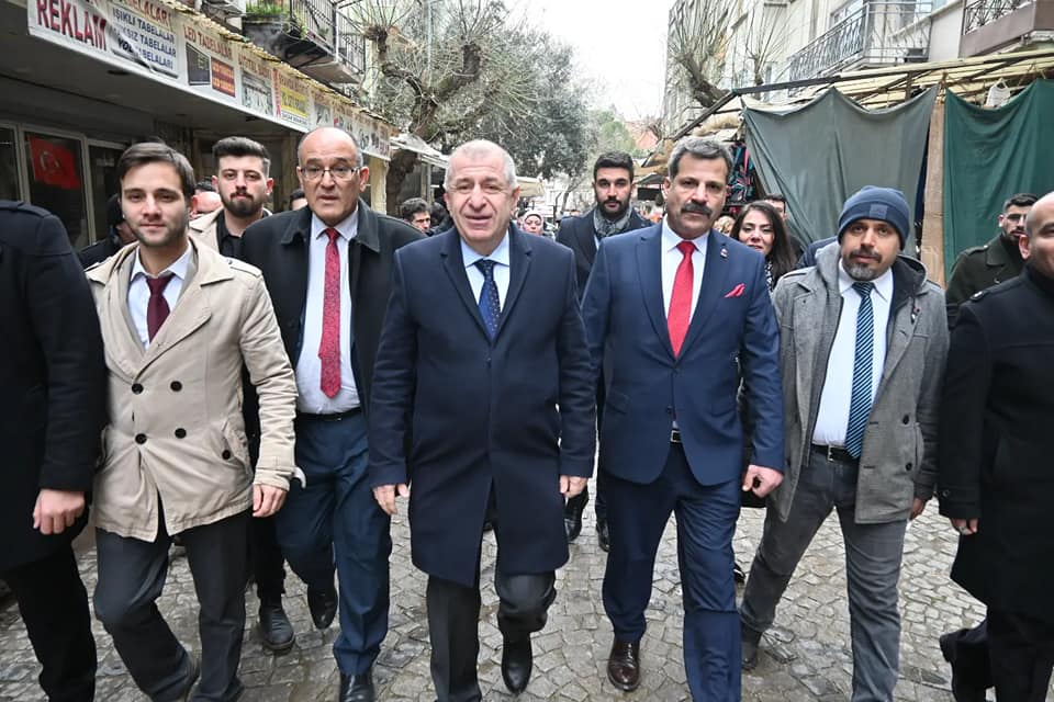 Zafer Partisi lideri Ümit Özdağ ‘Türkiye Tek Yürek’ kampanyasına bir maaşını bağışladı