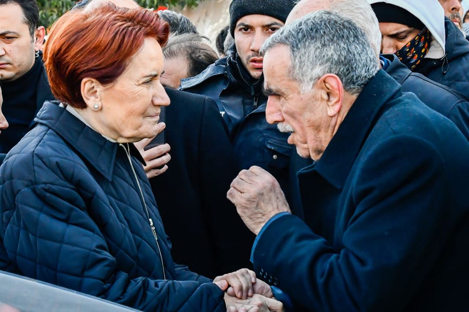 İYİ Parti Genel Başkanı Meral Akşener ‘Türkiye Tek Yürek’ kampanyasına bir maaşını bağışladı