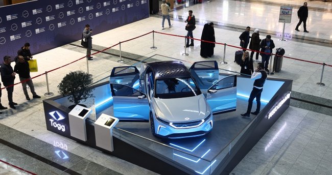 Türkiye’nin yerli otomobili Togg Sabiha Gökçen Havalimanında görücüye çıktı