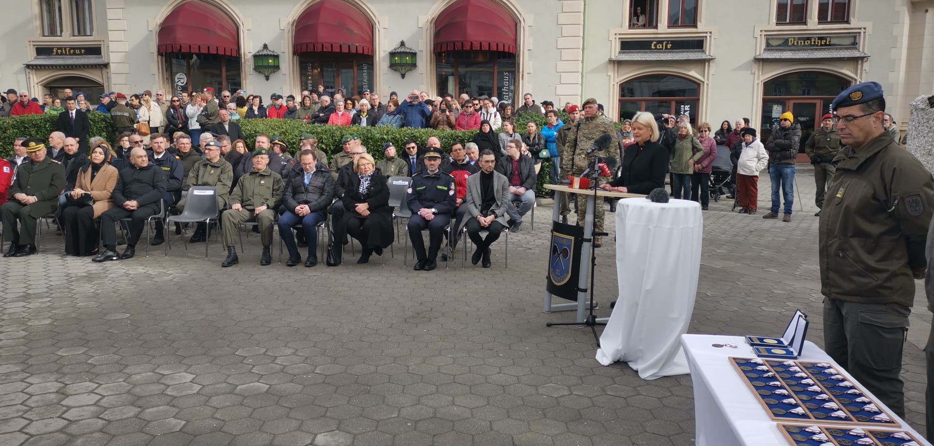 Deprem bölgesine giden Avusturya Kurtarma ekibine madalya ve ödül töreni gerçekleştirildi