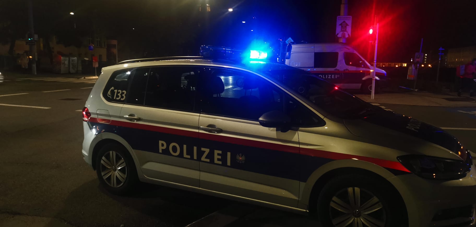 Viyana Ottakring’de 17 Yaşındaki Genç İki Polis Memurunu Isırdı
