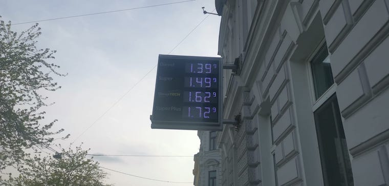 Avusturya’da akaryakıt fiyatları sudan ucuz hale geldi! Motorinin litre fiyatı 1.39 Euro, Benzin litre fiyatı ise 1.49 Euro