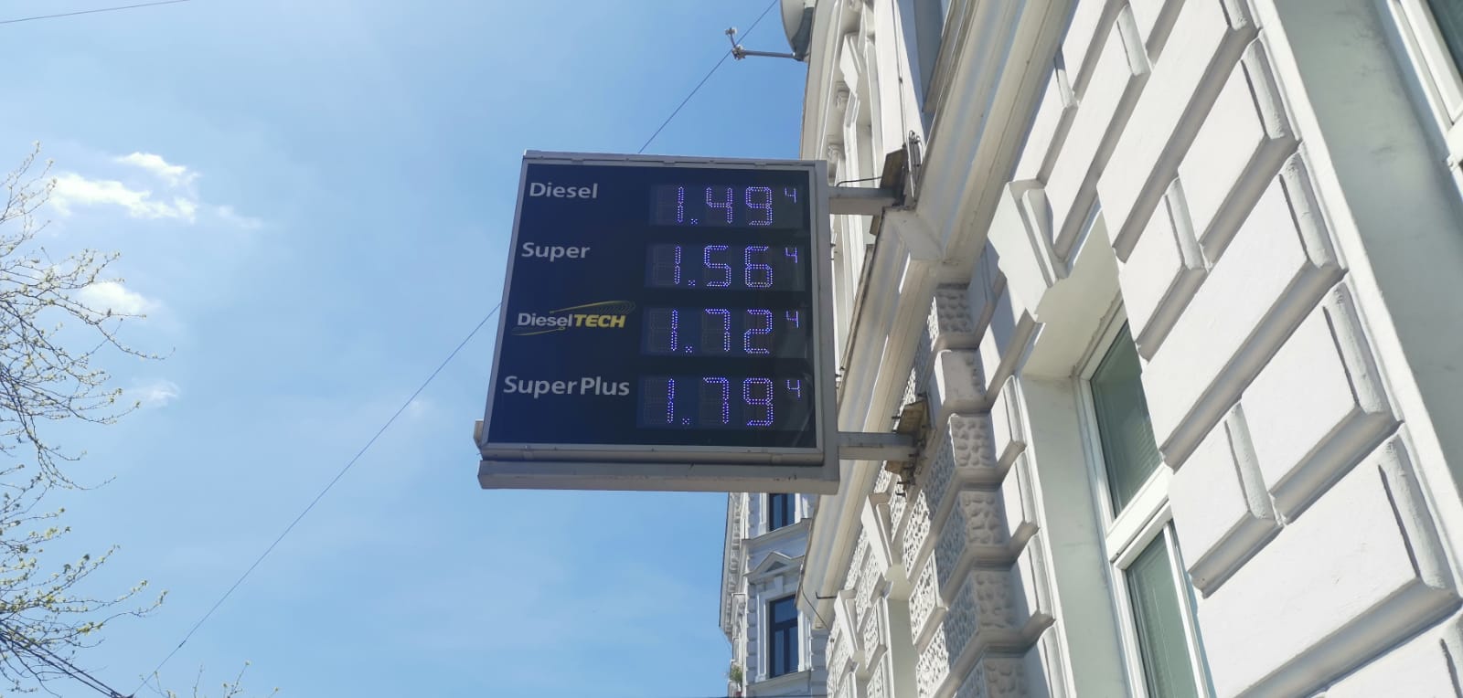 Avusturya’da akaryakıt fiyatları düştükçe düştü! Motorinin litre fiyatı 1.49 Euro, Benzin litre fiyatı ise 1.56 Euro