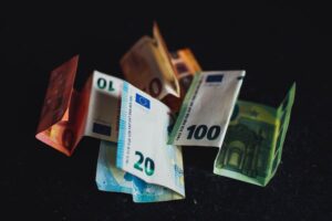 Ab heute erhalten alle in Österreich lebenden Personen eine Zahlung zwischen 145 und 290 Euro