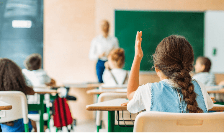 Avusturya’da Sosyal Medyada Müstehcen Konuşmalar Yapan Öğretmen Görevden Alındı