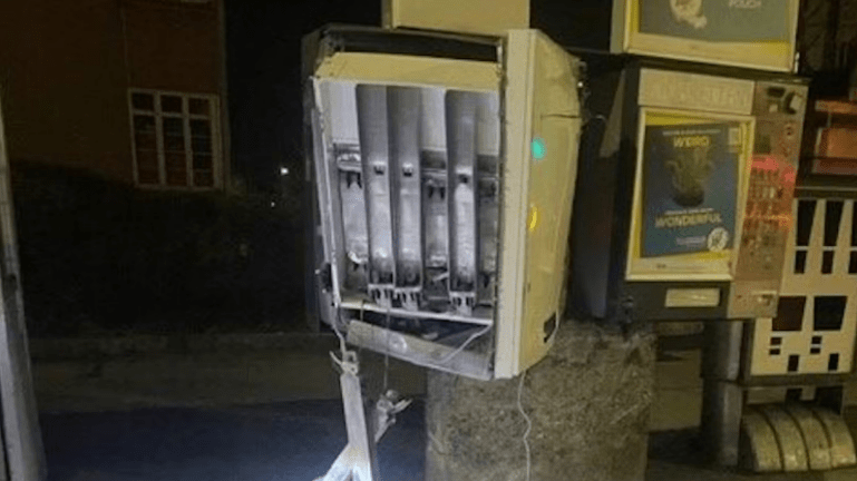 Viyana’nın Favoriten bölgesinde gençler bir sigara otomatını patlattı