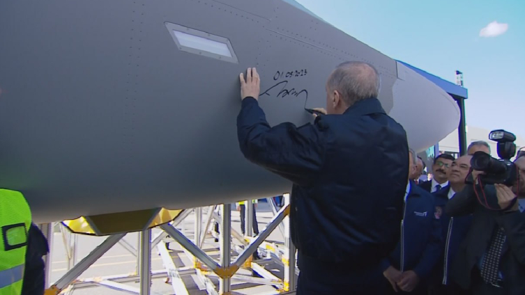 Milli uçak ‘KAAN’ ilk uçuşunu yaptı