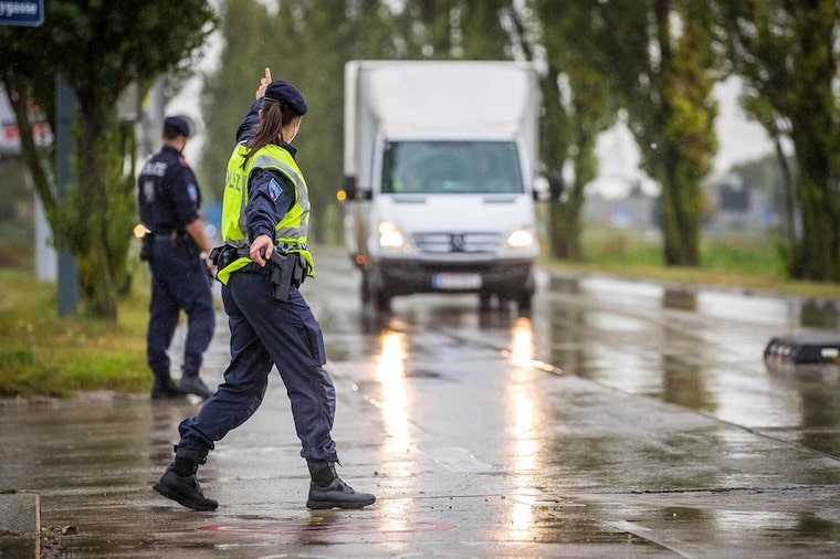 Viyana Şehir Merkezinde 114 km/s Hız Yapan Sürücünün Hem Arabası Hem de Ehliyetine El Konuldu