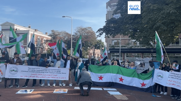 Viyana’da Bin Kişilik Suriyeli Grup Esad Rejimini Protesto Etti