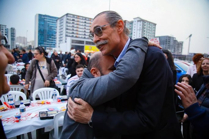 2024 Yerel Seçimlerinde Ünlü İsimler Sahneye Çıktı: Behzat Amir Etimesgut’un Yeni Başkanı 