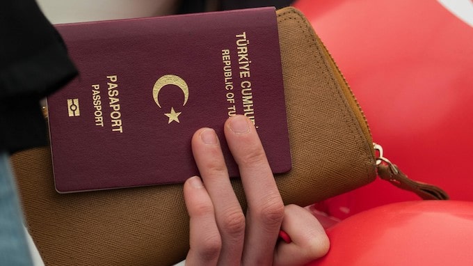 2025’te Yurt Dışı Konsolosluklarda Pasaport Ücretleri: 1 Yıllık 59 Euro, 10 Yıllık Pasaport 113 Euro