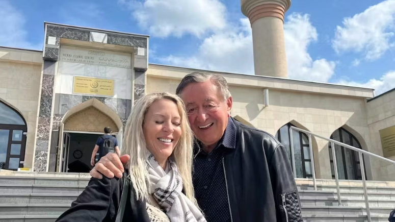 Avusturya’da Rahmetli Milyoner Richard Lugner’in Eşi Simone Lugner, İşsizlik Maaşıyla Villa Masraflarını Karşılamakta Zorlanıyor