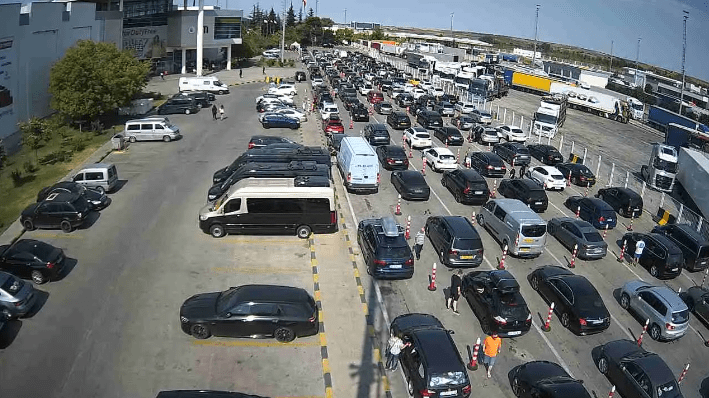 Gurbetçiler Sınır Kapılarında Zorlu Bekleyiş: Kapıkule’de 7, Hamzabeyli’de 6, Dereköy’de 5 Saatlik Bekleme Süreleri