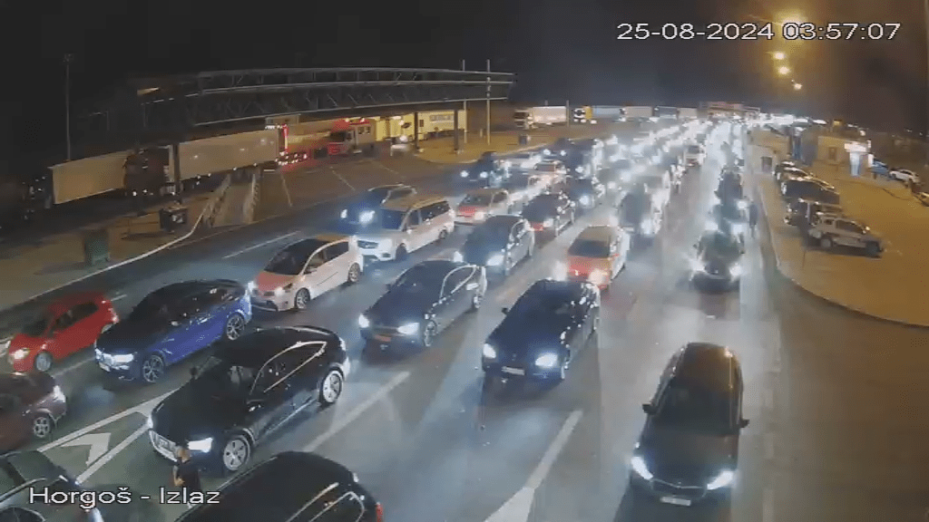 Türkiye’den Avrupa’ya Dönüş Yapan Türkler İçin Sınır Kapılarında Yoğunluk: Sırbistan Yavaşladı, Macaristan Röszke’de Bekleme Süresi 5 Saati Aştı