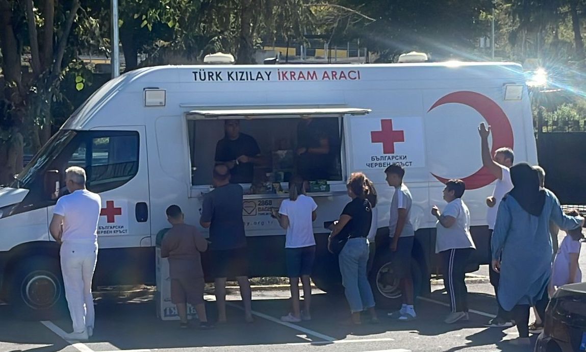Avrupa’ya Dönüş Yolundaki Gurbetçileri Türkiye Kızılay’ı Bulgaristan’da Karşıladı