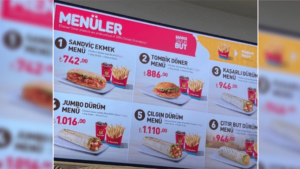 İstanbul Havalimanı’nda Tavuk Döner Fiyatları Dudak Uçuklattı: 160 Gram Dürüm Menü 1.110 TL – 29 Euro