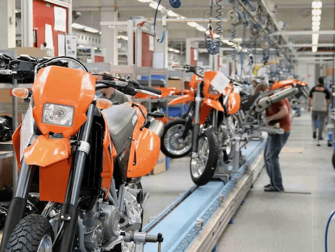 Avusturya’nın Motosiklet Devi KTM Mali Krizde: Yeniden Yapılandırma Süreci Başladı